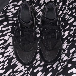 black huaraches